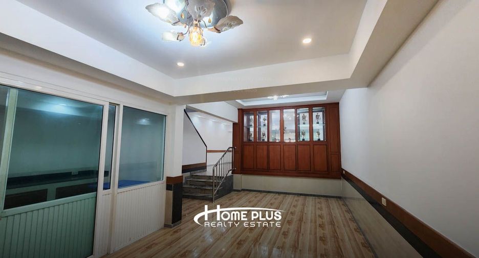 Reihenhaus zum Kauf mit 6 Zimmer in Wang Thonglang, Bangkok