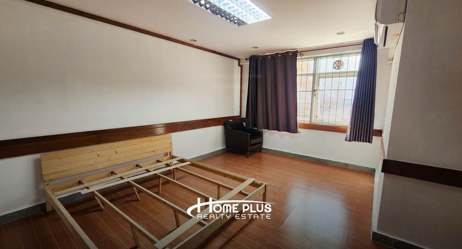 Reihenhaus zum Kauf mit 6 Zimmer in Wang Thonglang, Bangkok