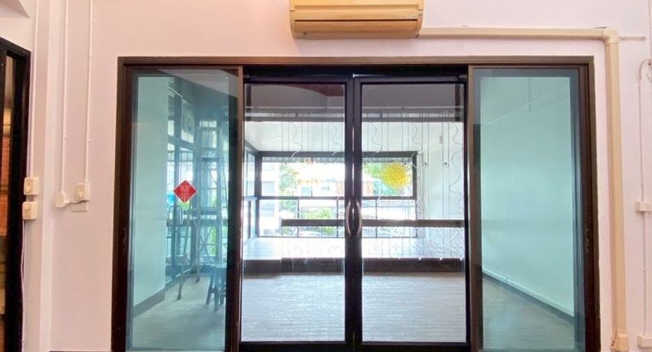 For rent 3 bedrooms retail Space in Mueang Chiang Mai, Chiang Mai