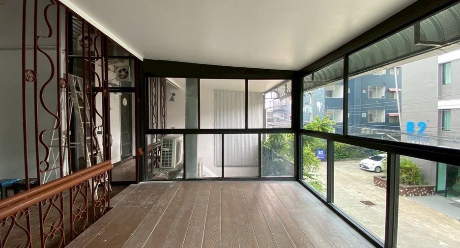 For rent 3 bedrooms retail Space in Mueang Chiang Mai, Chiang Mai