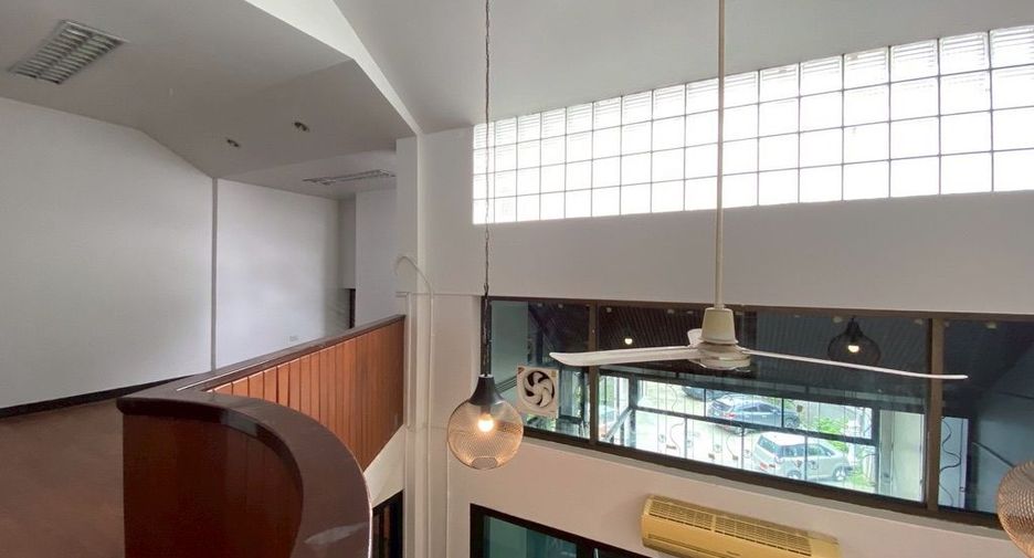 For rent 3 bedrooms retail Space in Mueang Chiang Mai, Chiang Mai