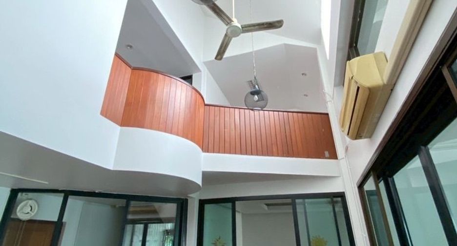 For rent 3 bedrooms retail Space in Mueang Chiang Mai, Chiang Mai