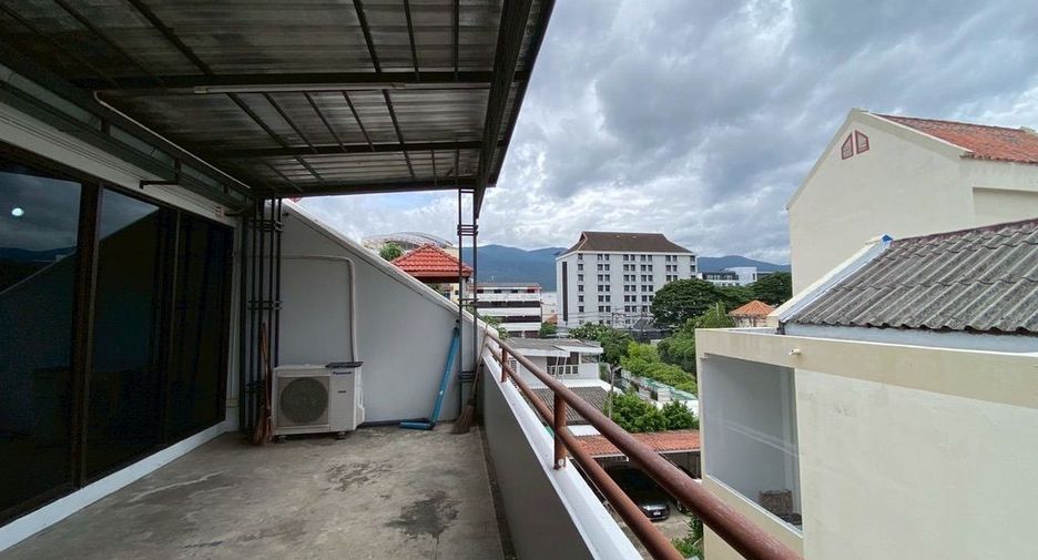 For rent 3 bedrooms retail Space in Mueang Chiang Mai, Chiang Mai
