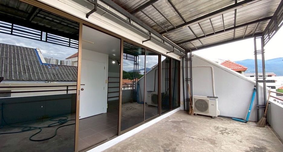 For rent 3 bedrooms retail Space in Mueang Chiang Mai, Chiang Mai