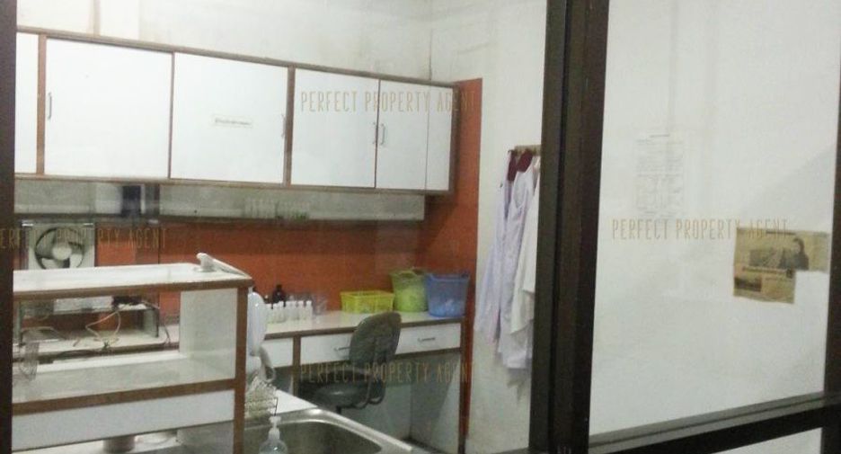For sale warehouse in Khlong Toei, Bangkok
