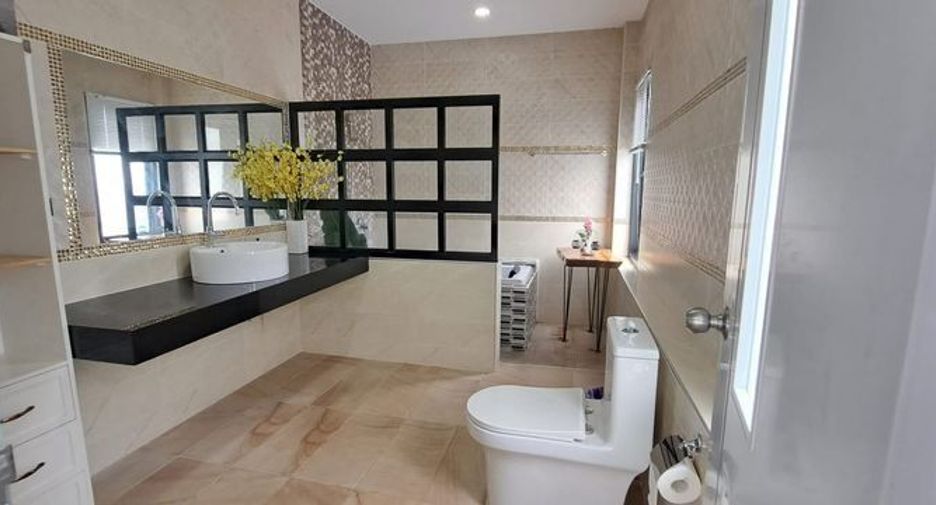 À louer et à vendre 6 chambres villa à Sattahip, Chonburi