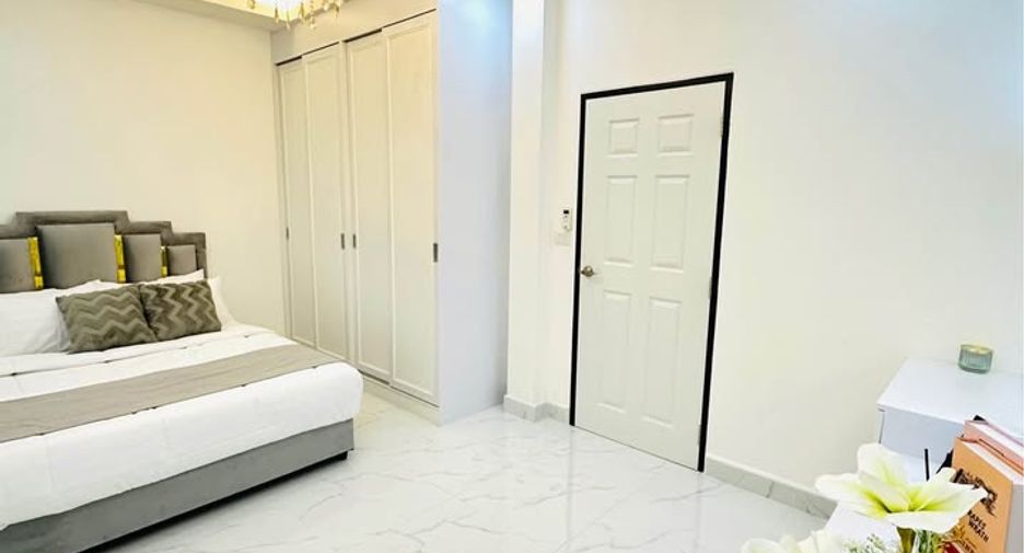 For sale 4 bedrooms house in Bang Lamung, Chonburi