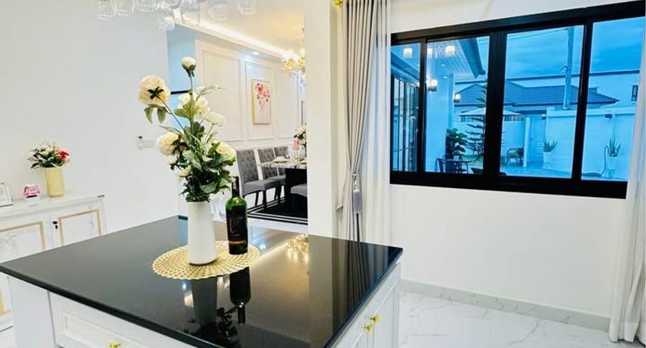 For sale 4 bedrooms house in Bang Lamung, Chonburi