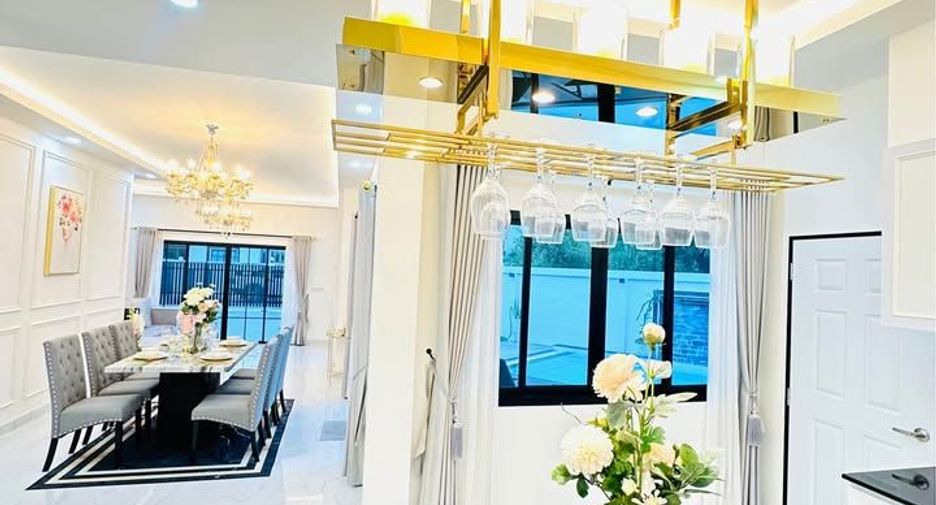 For sale 4 bedrooms house in Bang Lamung, Chonburi