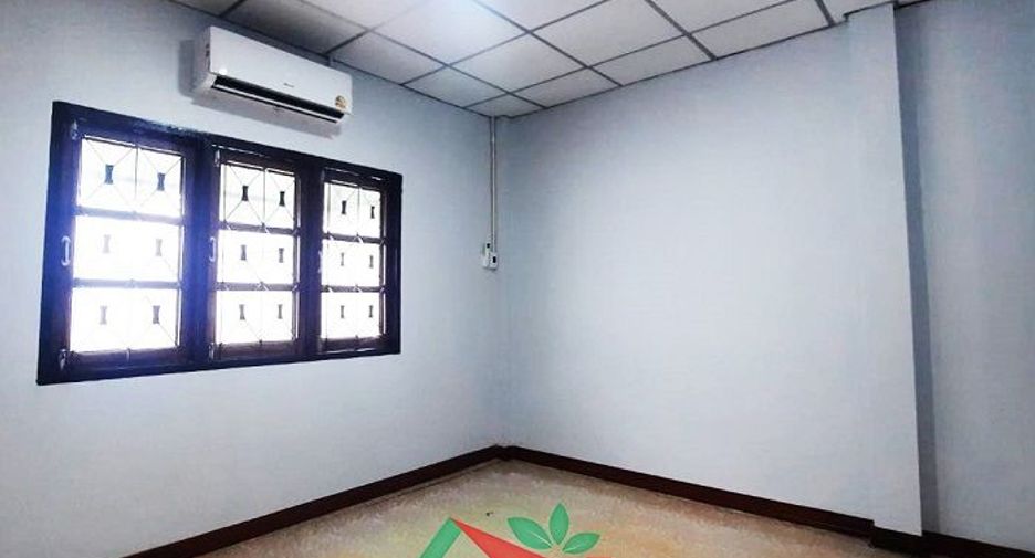Casa adosada en venta de 5 habitaciones en Krathum Baen, Samut Sakhon