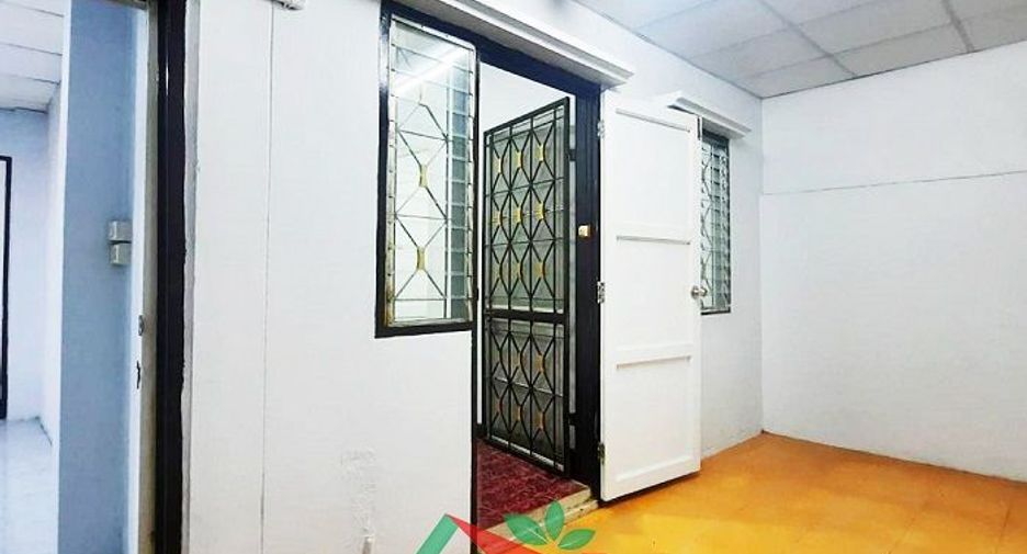 Casa adosada en venta de 5 habitaciones en Krathum Baen, Samut Sakhon