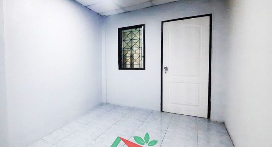 Casa adosada en venta de 5 habitaciones en Krathum Baen, Samut Sakhon