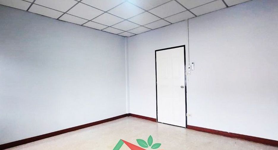 Casa adosada en venta de 5 habitaciones en Krathum Baen, Samut Sakhon