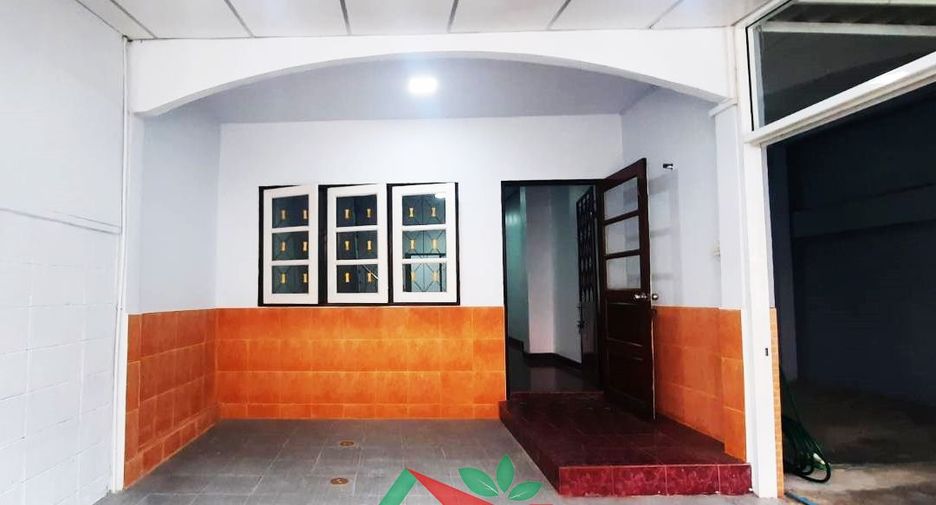 Casa adosada en venta de 5 habitaciones en Krathum Baen, Samut Sakhon