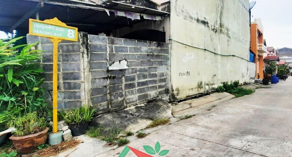 Casa adosada en venta de 5 habitaciones en Krathum Baen, Samut Sakhon