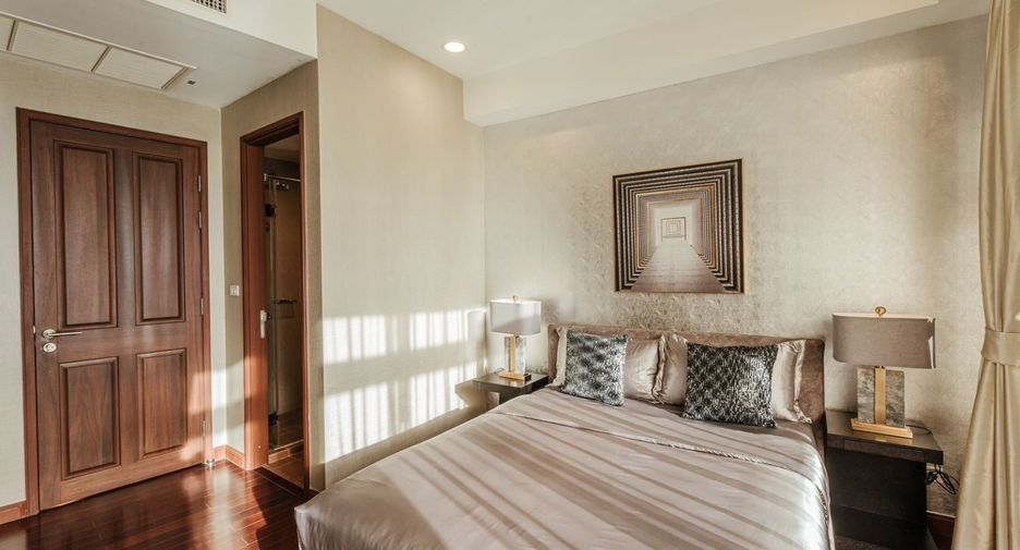 For rent 4 bedrooms condo in Pathum Wan, Bangkok