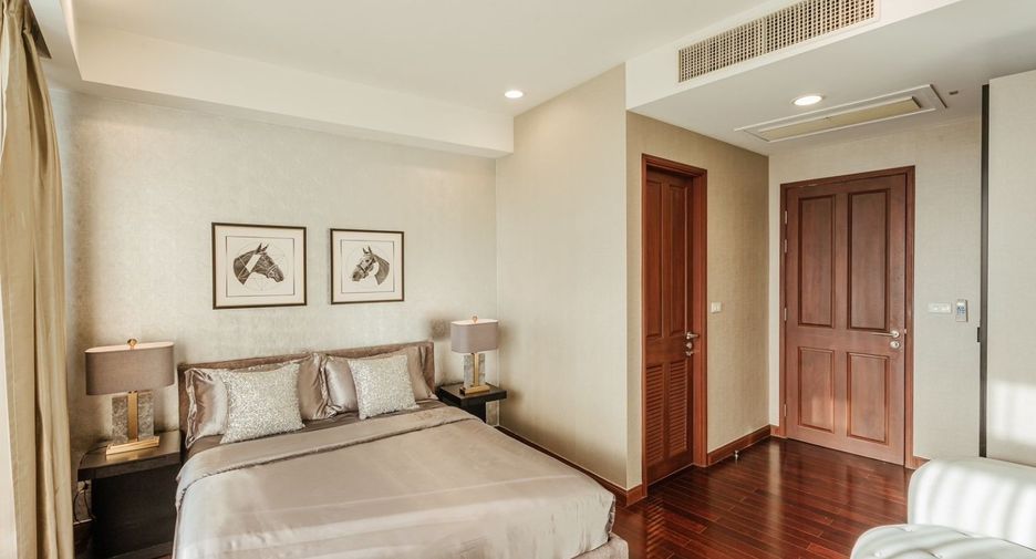 For rent 4 bedrooms condo in Pathum Wan, Bangkok