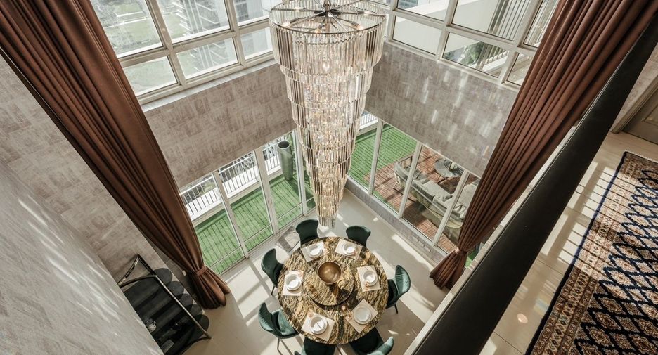 For rent 4 bedrooms condo in Pathum Wan, Bangkok