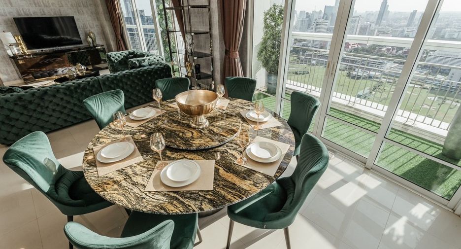 For rent 4 bedrooms condo in Pathum Wan, Bangkok