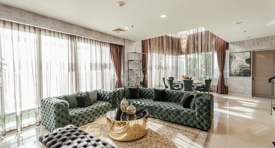For rent 4 bedrooms condo in Pathum Wan, Bangkok