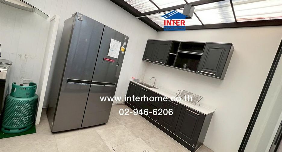For rent 4 bedrooms townhouse in Mueang Samut Prakan, Samut Prakan