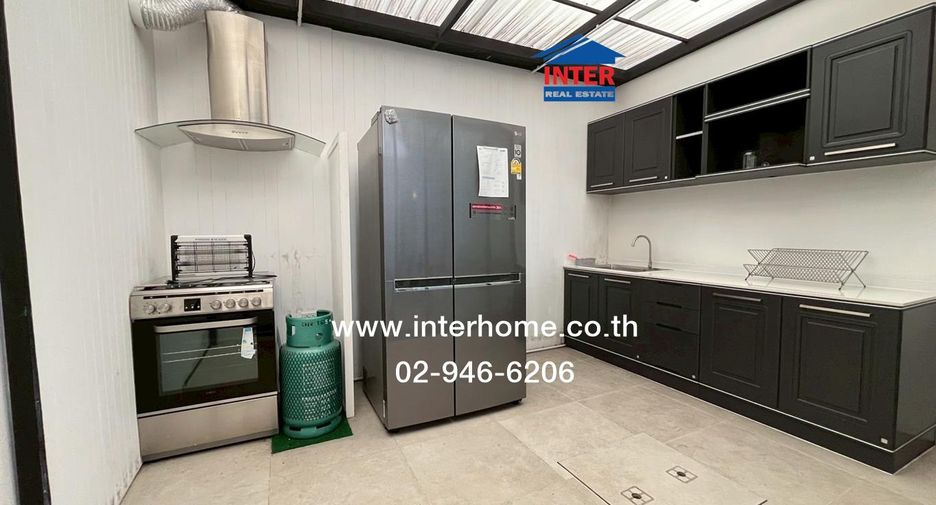 For rent 4 bedrooms townhouse in Mueang Samut Prakan, Samut Prakan
