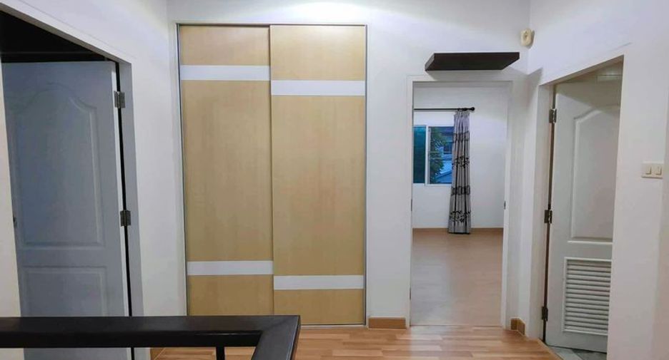 Продажа 3 спальни дом в Si Racha, Чонбури