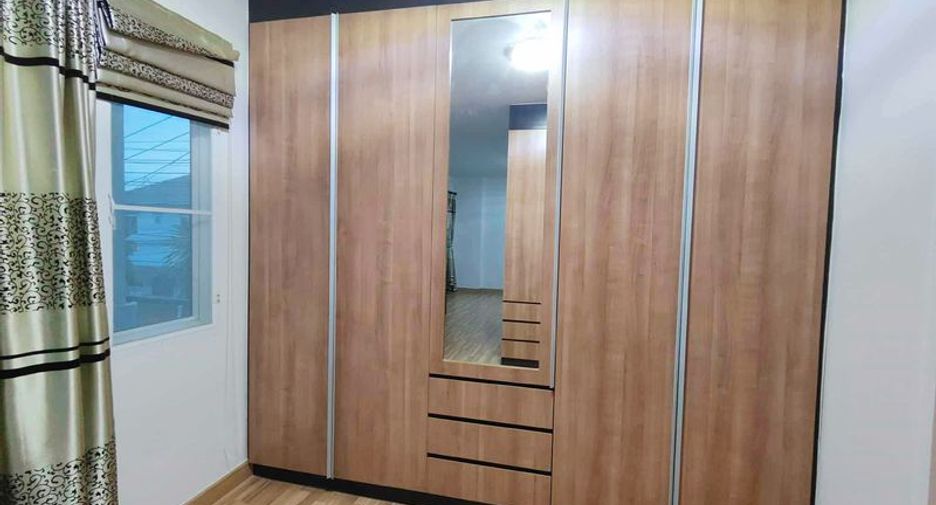 Продажа 3 спальни дом в Si Racha, Чонбури