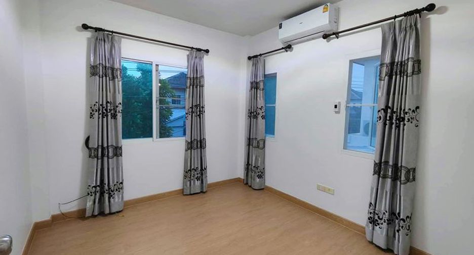Продажа 3 спальни дом в Si Racha, Чонбури