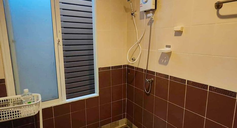 Продажа 3 спальни дом в Si Racha, Чонбури