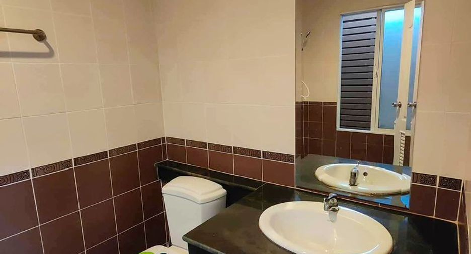 Продажа 3 спальни дом в Si Racha, Чонбури