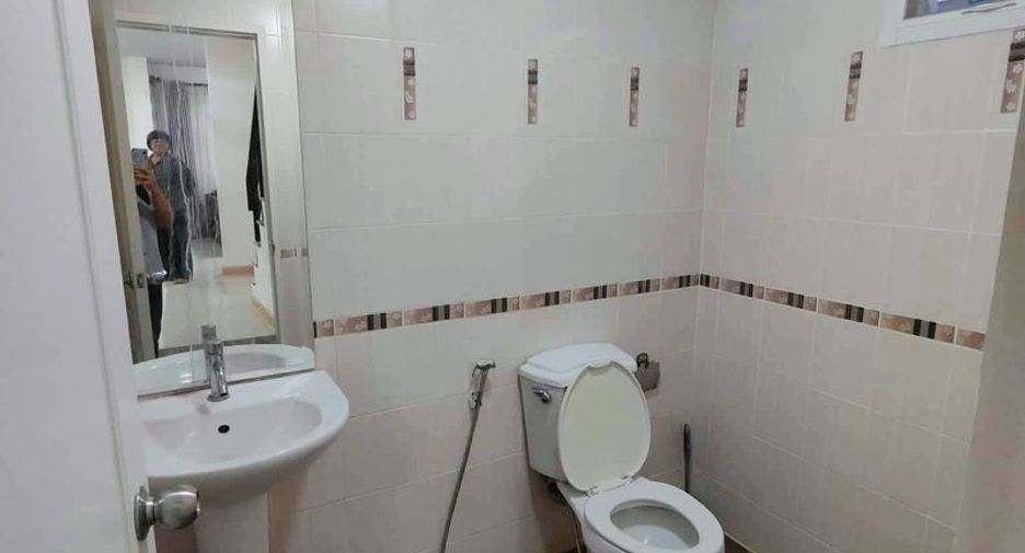 Продажа 3 спальни дом в Si Racha, Чонбури
