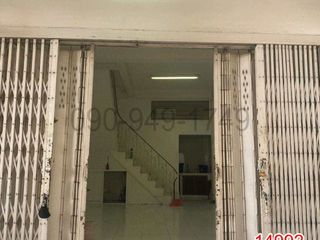 Аренда 4 спальни торговое помещение в Кхлонг Тоеи, Бангкок
