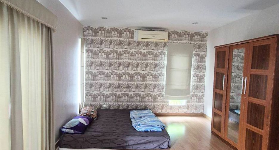 For rent 3 bedrooms townhouse in Suan Luang, Bangkok