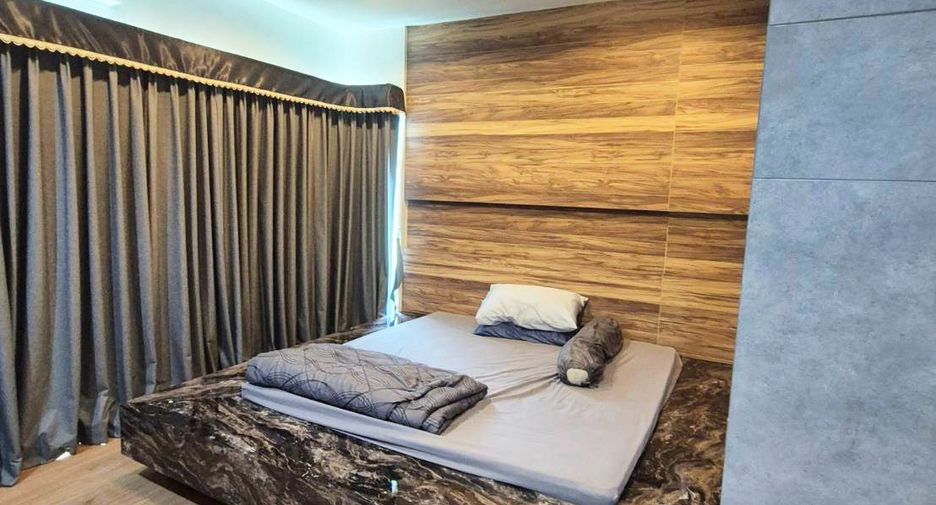 For rent 3 bedrooms townhouse in Suan Luang, Bangkok