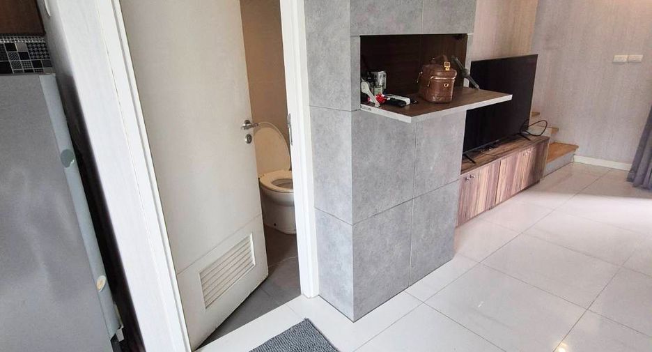 For rent 3 bedrooms townhouse in Suan Luang, Bangkok