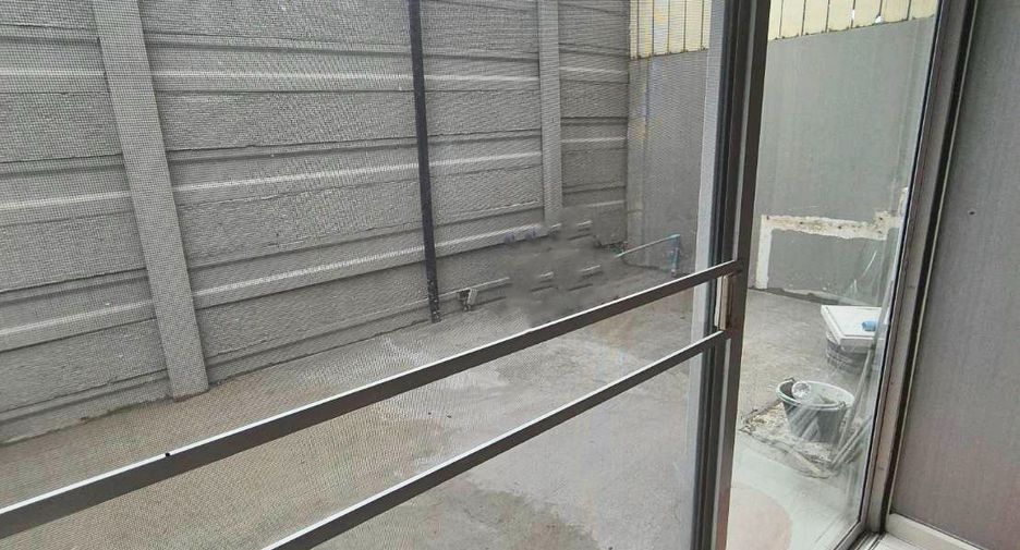 For rent 3 bedrooms townhouse in Suan Luang, Bangkok