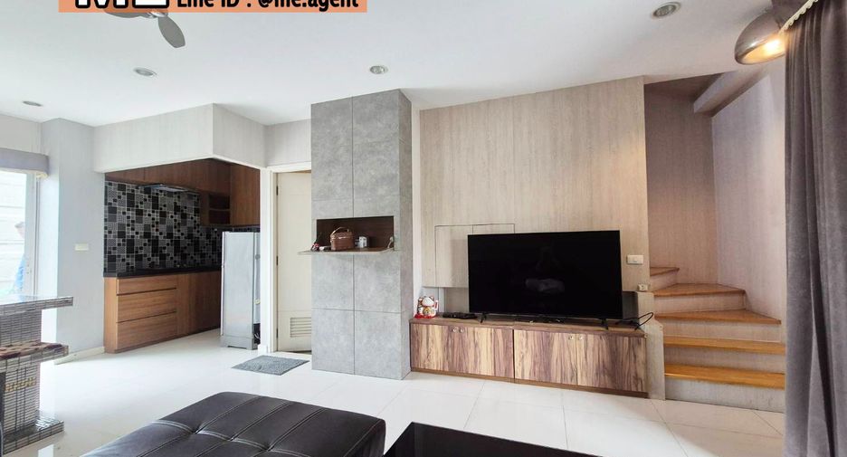 For rent 3 bedrooms townhouse in Suan Luang, Bangkok