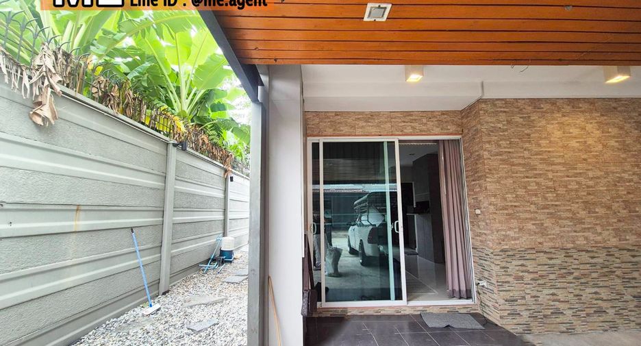 For rent 3 bedrooms townhouse in Suan Luang, Bangkok