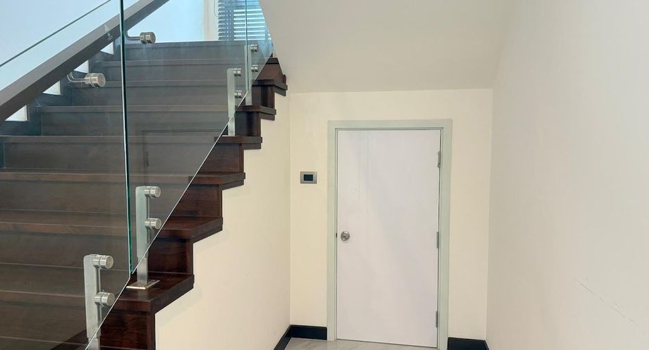For sale 4 bedrooms house in Mueang Samut Sakhon, Samut Sakhon