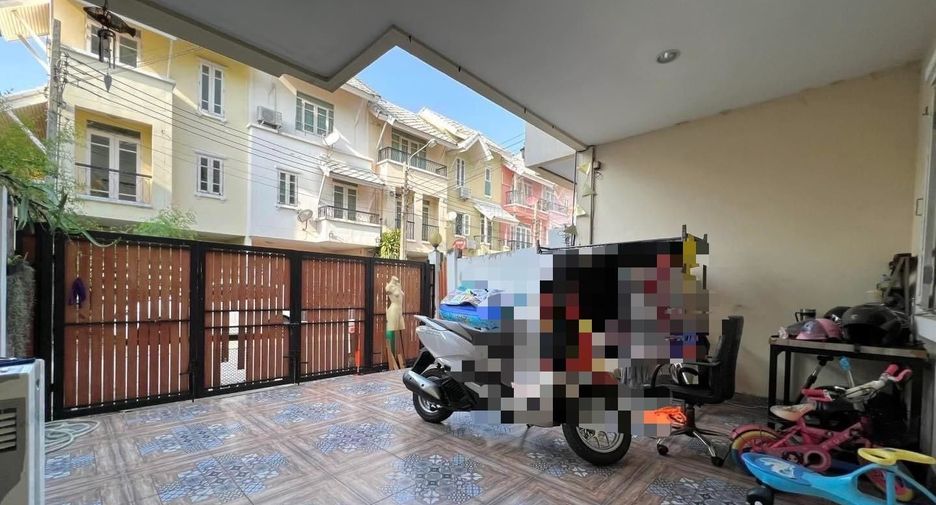 For sale 3 bedrooms townhouse in Sai Mai, Bangkok