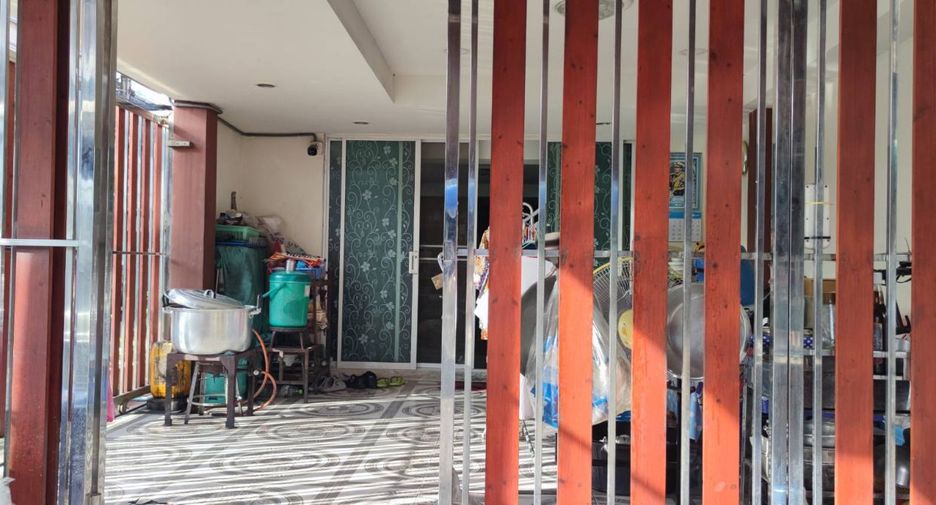 Reihenhaus zum Kauf mit 2 Zimmer in Mueang Samut Prakan, Samut Prakan