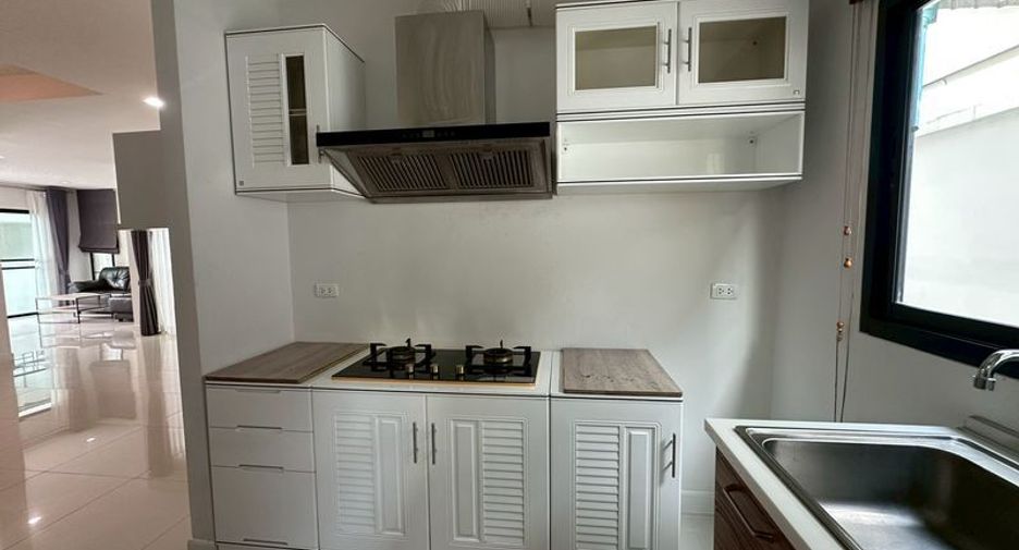For rent 3 bedrooms house in Si Racha, Chonburi