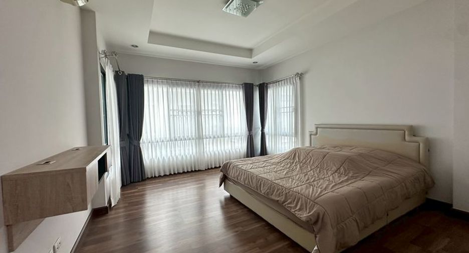 For rent 3 bedrooms house in Si Racha, Chonburi