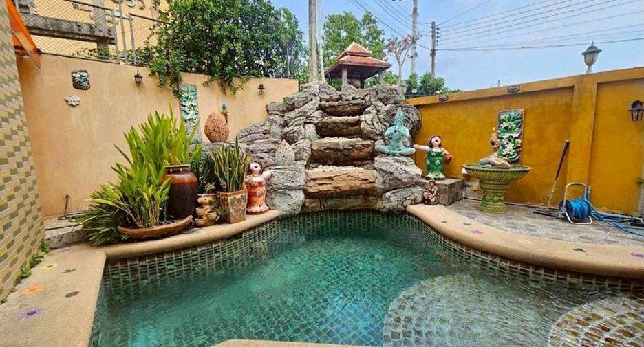 For sale 5 bedrooms villa in Bang Lamung, Chonburi