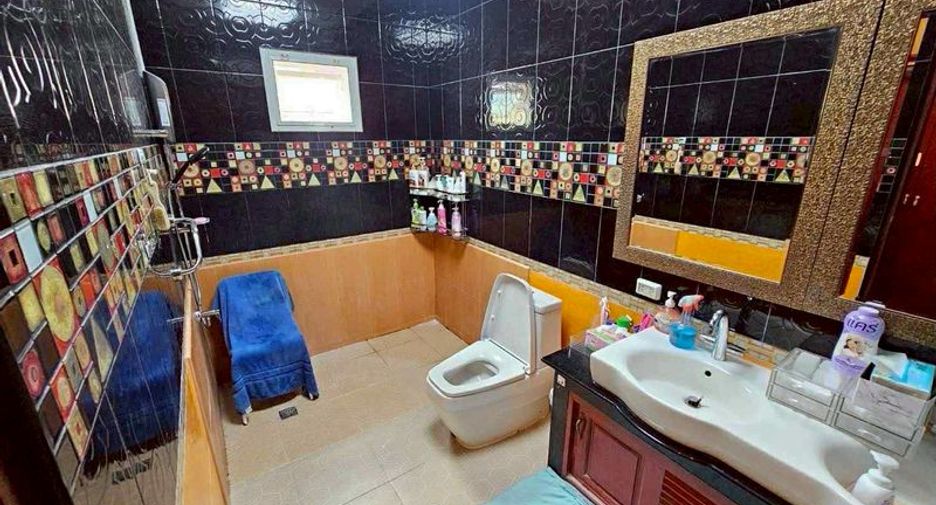 For sale 5 bedrooms villa in Bang Lamung, Chonburi