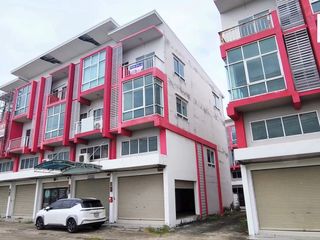 Gewerbefläche zum Kauf mit 4 Zimmer in Si Racha, Chonburi