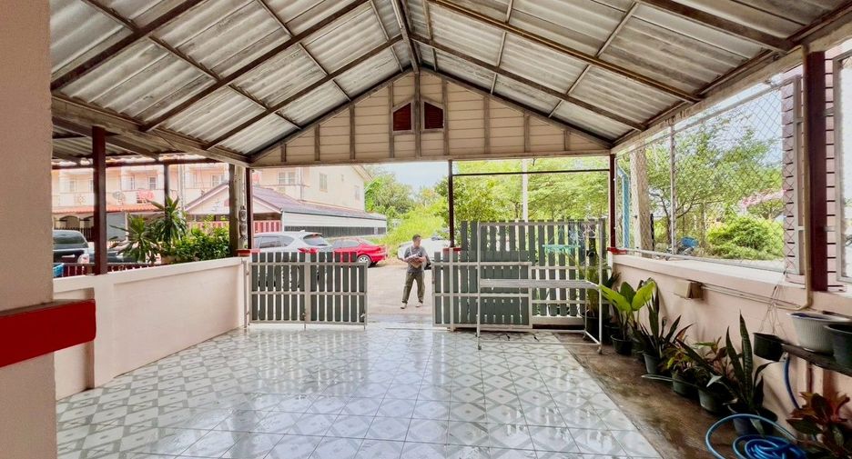 À vendre 3 chambres maison de ville à Mueang Rayong, Rayong