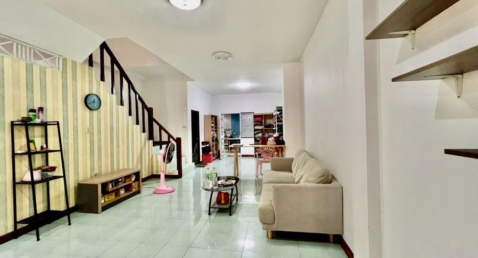 À vendre 3 chambres maison de ville à Mueang Rayong, Rayong