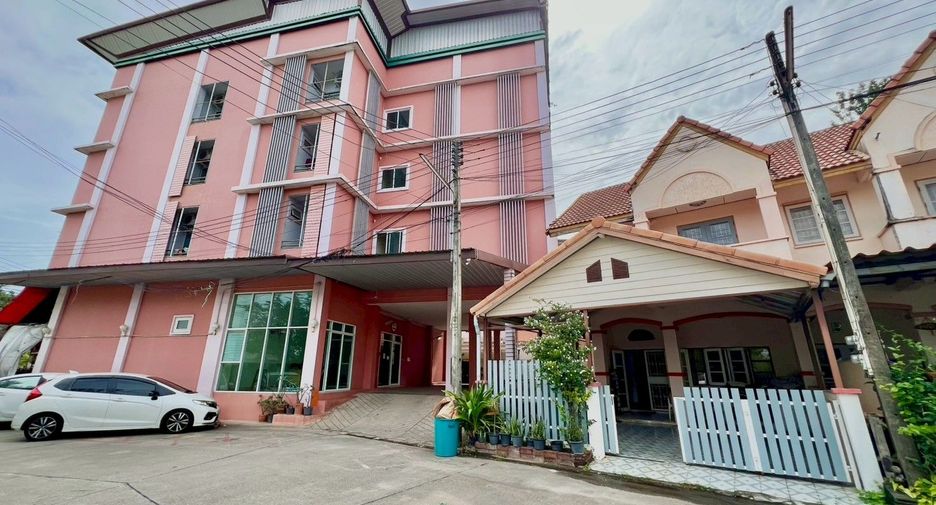 À vendre 3 chambres maison de ville à Mueang Rayong, Rayong